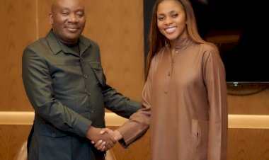 Jeunesse : Grâce Emie Kutino rend visite au prophète Dr Mulindwa Jules à Kinshasa