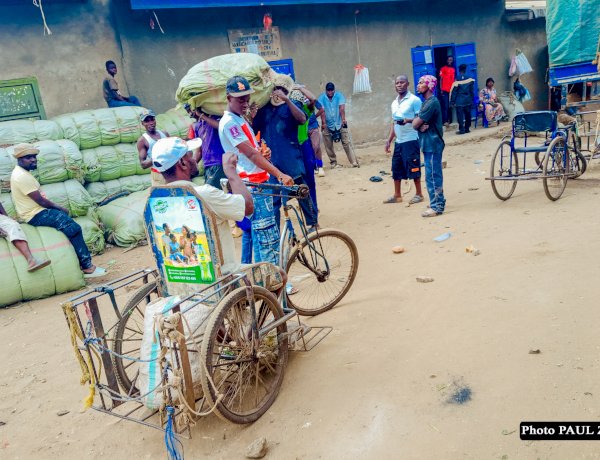 Kasindi-Lubiriha : les personnes vivant avec handicap réinventent l’économie transfrontalière à vélo
