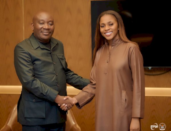Jeunesse : Grâce Emie Kutino rend visite au prophète Dr Mulindwa Jules à Kinshasa