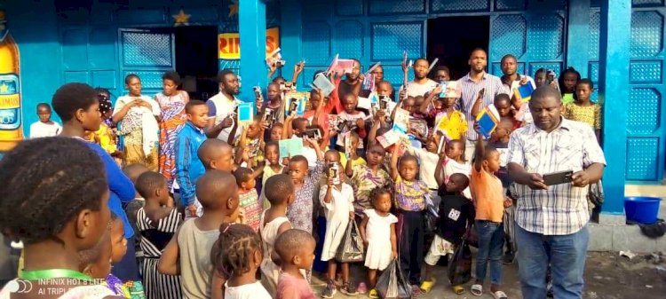 Goma : encadrés par l’ASSVEO, ces quelques orphelins bénéficient des kits scolaires