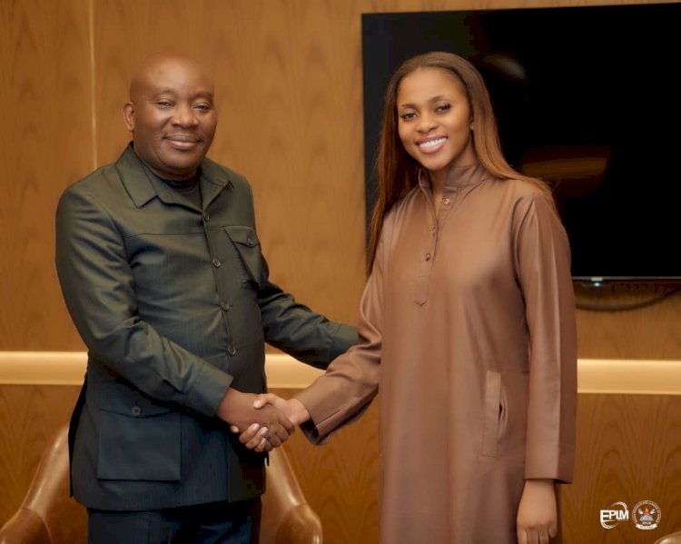 Jeunesse : Grâce Emie Kutino rend visite au prophète Dr Mulindwa Jules à Kinshasa